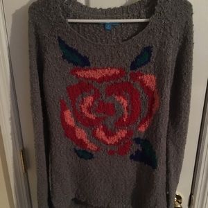 Grey scoop neck sweater with unique rose detail